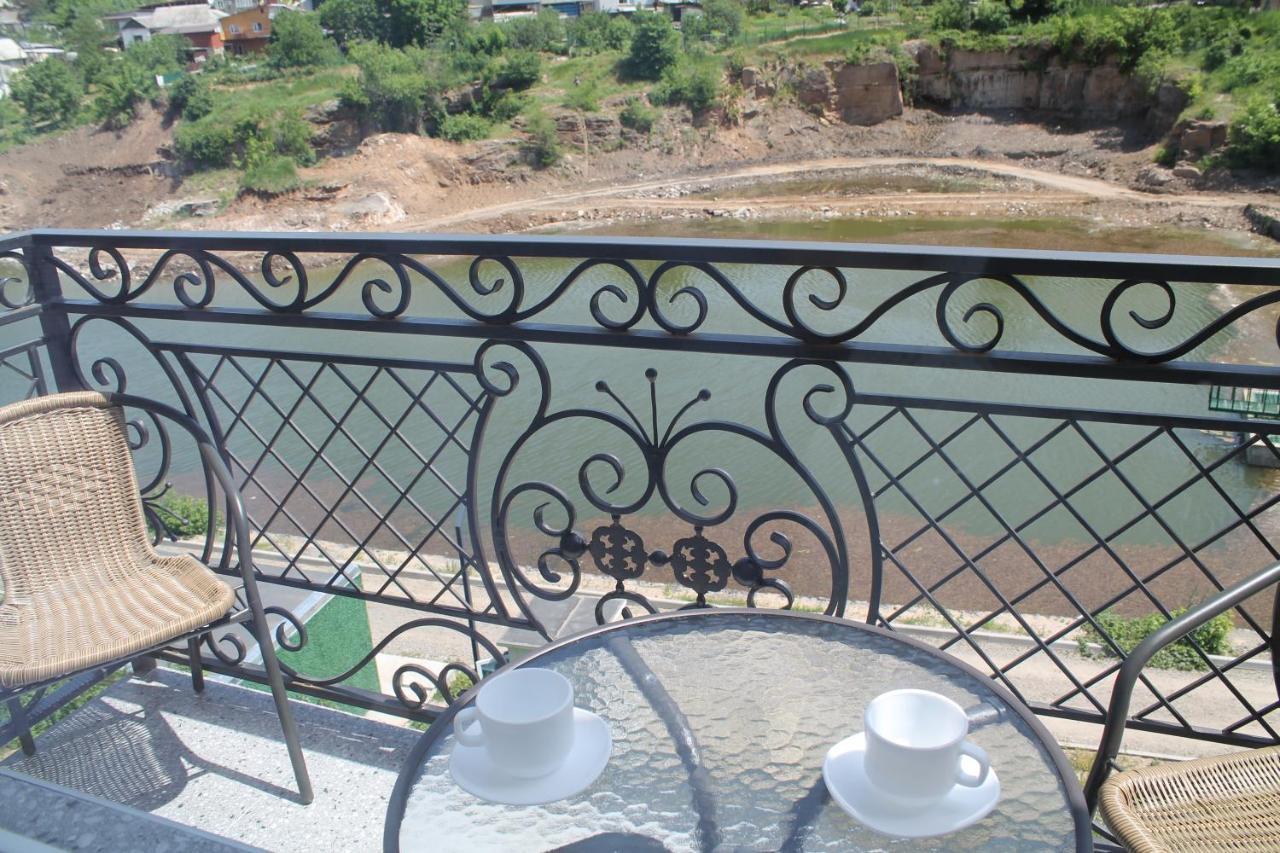 Готель River House Umanʼ Exteriér fotografie